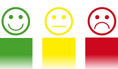 En grön glad gubbe, en gul likgiltig gubbe och en röd ledsen gubbe.Grafisk bild på glada och ledsen munnar